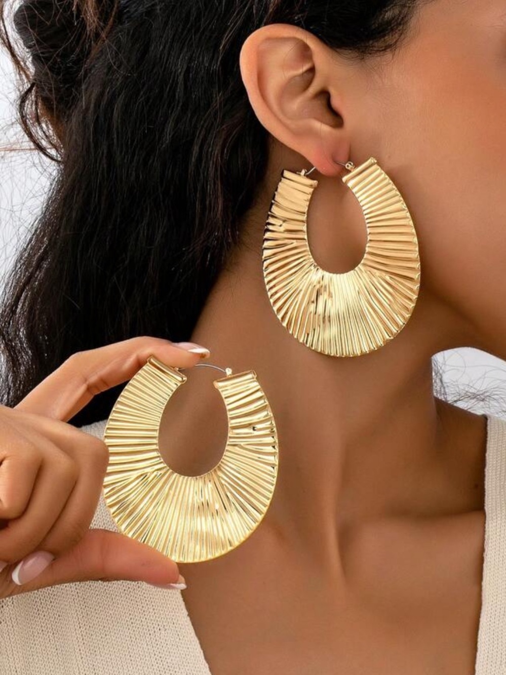 Elegant Gold Textured Hoop Earrings